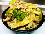 チーズ秘伝の極旨塩ダレにんにく豚肉と野菜丼（まんぞくキッチン）