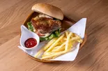 プレミアム天神チキンバーガー（天神和牛バーガー Tenjin Wagyu Burger）