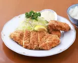 ロースカツ定食+クリームコロッケ（キュリードシゲール）