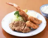 メンチカツ+鳥胸フライ定食+エビフライ付き（キュリードシゲール）