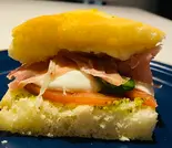 生ハムとカブレーゼのサンドイッチ(ハーフ)（ITEROLINQ deli and cafebar）