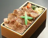 和牛上カルビと特選ロースの贅沢焼肉弁当（炭火焼肉と韓国料理カンテイポウ）