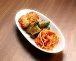 自家製キムチ盛り合わせ Homemade Assorted Kimchi（炭火焼肉と韓国料理カンテイポウ）