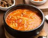 牛カルビのユッケジャンスープ（炭火焼肉と韓国料理カンテイポウ）