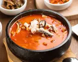 ホルモンのユッケジャンスープ（炭火焼肉と韓国料理カンテイポウ）