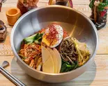 ビビン冷麵with自家製ナムル（炭火焼肉と韓国料理カンテイポウ）