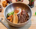 牛ハラミのビビン冷麵（炭火焼肉と韓国料理カンテイポウ）
