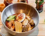 和牛ホルモンのビビン冷麵（炭火焼肉と韓国料理カンテイポウ）