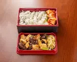 国産黒毛和牛のホルモン弁当（焼肉 たまや）
