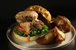 牛肉100%〜W TAGIRU BURGER〜（炭火と藁焼き 滾）