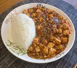ご飯の上に麻婆豆腐をたっぷりかけちゃいました！大人気！マーボー飯（中華料理 天津）
