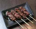 炭火焼き牛串 4本盛り(塩)/ Charcoal-Grilled Beef Skewers (4 pcs / Salt)（炭火BULL鶏 小田急相模原店）