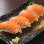 サーモンの握り 4貫（海鮮陶板居酒屋 赤の雅）