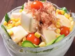 ぷりぷり豆腐サラダ（海鮮陶板居酒屋 赤の雅）