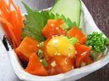 サーモンユッケ（海鮮陶板居酒屋 赤の雅）
