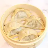 汁だく牛肉蒸し餃子5個(牛肉蒸饺五个)（豆早点GINZA）