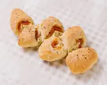 ベーコンエピ(フランス生地、国産小麦粉100%（天然酵母パンと無添加焼菓子「ぷち窯」）