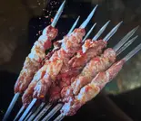 新疆羊肉串2串/ラム串二つ(天山見・西北本場料理店・刀削麺(HalalaFood))