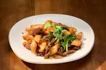 馕炒肉/ナンと牛肉の炒め(天山見・西北本場料理店・刀削麺(HalalaFood))