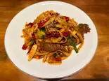 干扁鈔麵/牛肉ニラチャオメン(天山見・西北本場料理店・刀削麺(HalalaFood))