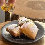 【人気No.1当店看板スイーツ】ベニエ / House Specialty Beignets（MELTIM TOKYO）