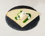 クレープ包みバニラアイス(抹茶ソース)（銀座フルーツ宝石箱(フルーツパフェ Beef Stew)）