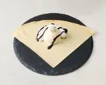 クレープ包みバニラアイス(チョコレートソース)（銀座フルーツ宝石箱(フルーツパフェ Beef Stew)）