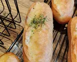 ガーリックフランス（BREAD WORKS U）