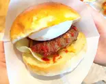 とろっとたまごのミニバーガー（BREAD WORKS U）