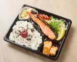 シャケ弁当（【唐揚げがおすすめ！】MAMA）