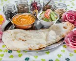 Aセット(選べるカレー1品+ナン+サラダ)(インドネパール料理ファミリーキッチン)
