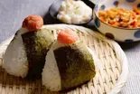選べるおにぎり2種+選べる小鉢2種（【おにぎりと豚汁】明治屋～白楽店～）