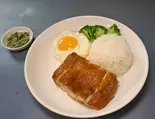 目玉焼きと醬油チキンライス（香港傳奇 浅草店）