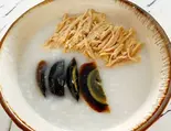 お粥・ピータンと豚肉入り（香港傳奇 浅草店）