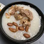 お粥・落花生とスペアリブ入り（香港傳奇 浅草店）