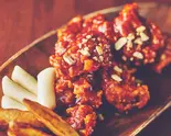 ペダルチキン【ヤンニョムチキン 】 「骨無し」大根ピクルス・お餅・ポテト付きPEDARL YANGYEOM CHICKEN（ペダルチキン）