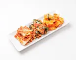 キムチ盛り合わせ カクテキ、きゅうりキムチ、白菜キムチ 김치모듬 (깍두기 , 오이김치 , 배추김치)(ブジャポチャ)