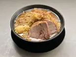 ラーメン(薄切りウデ肉2枚)【肉の旨み広がる】（CRAZY PORK）