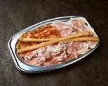 【人気No.3】生ハム盛り合わせ Assorted cured ham（pizzeria＆bar La Don Na）