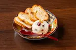 ドライフルーツとクリームチーズのカナッペ Dried Fruits & Cream Cheese Canapés(博多でべそ 品川フロントビル店)