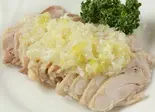 蒸し鶏の長ネギソース(葱油鸡) Steamed Chicken in Spring Onion Sauce（チャイナ厨房小岩駅前店）