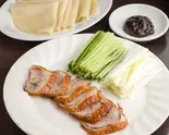 北京ダック(1/4切 鴨8枚 クレープ皮8枚) (北京烤鸭1/4个)（チャイナ厨房小岩駅前店）