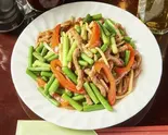 ニンニクの芽と牛肉炒め Garlic Sprouts ＆ Beef Stir-Fry(蒜苗牛肉丝)（チャイナ厨房小岩駅前店）