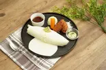 純白のオムライス・カキフライセット(キッチン大宮マークイズみなとみらい店)