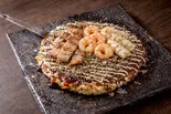 [ 2番人気 ] ミックス玉 Mixed Okonomiyaki（鉄板居酒屋 粉武士）