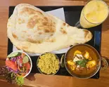 ガーリックバターチキンカレー ナンセット Garlic butter with bone one curry plane nan set（NAMASTE ASIAN KITCHEN AND HALAL SHOP）