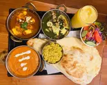 カレー 3種セット(ナン付き) three curry plane nan set（NAMASTE ASIAN KITCHEN AND HALAL SHOP）