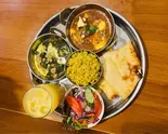 カレー2種 チーズナンセット Two curry cheese nan set（NAMASTE ASIAN KITCHEN AND HALAL SHOP）
