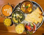カレー3種 チーズナンセット Three curry cheese nan set（NAMASTE ASIAN KITCHEN AND HALAL SHOP）