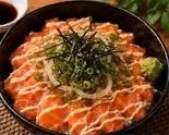 サーモンマヨ丼(かずまゆ食堂)